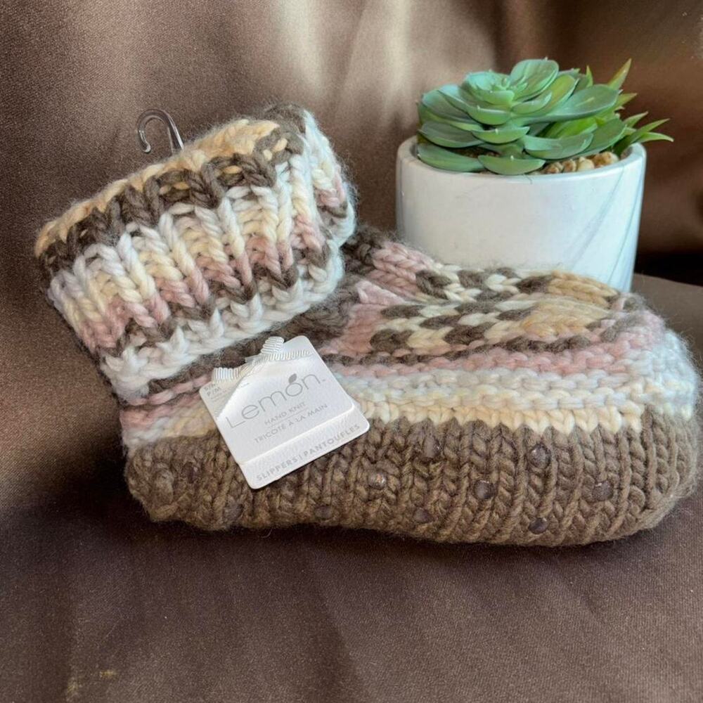 Anthropologie lemon size 5-7 pink chunky knit slippers with gripper bottoms